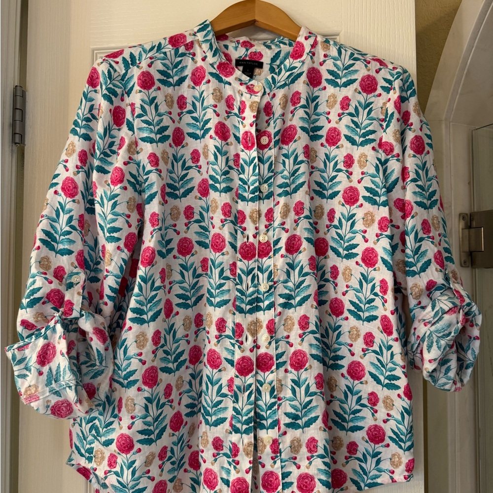 Ann Taylor White Floral Button-Up Blouse with Pink and Teal Print